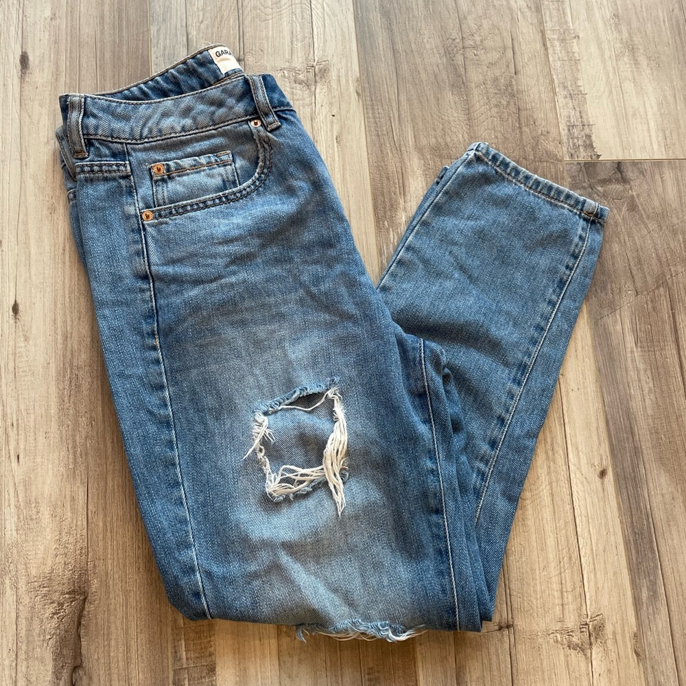 Garage Distressed Blue Jeans